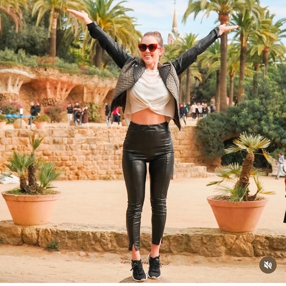 Faux leather leggings - Picture 3 of 15